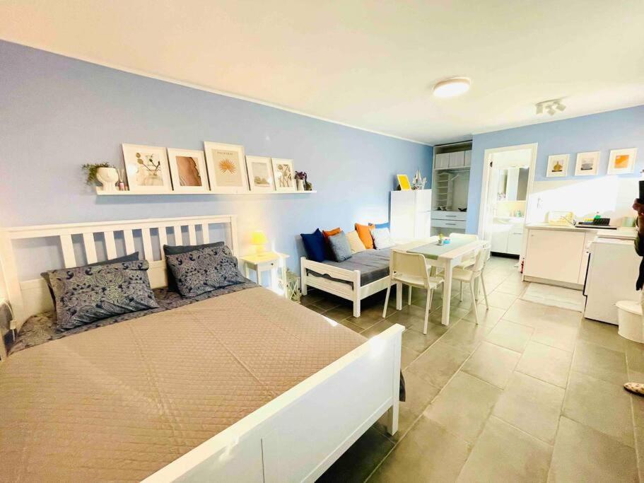Cozy, Newly Renovated Apartment In Gavrio. 外观 照片
