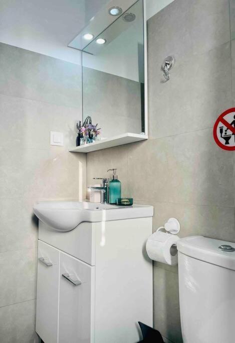 Cozy, Newly Renovated Apartment In Gavrio. 外观 照片